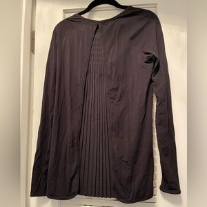 Lululemon Top - Black - Back Pleated - Size 6